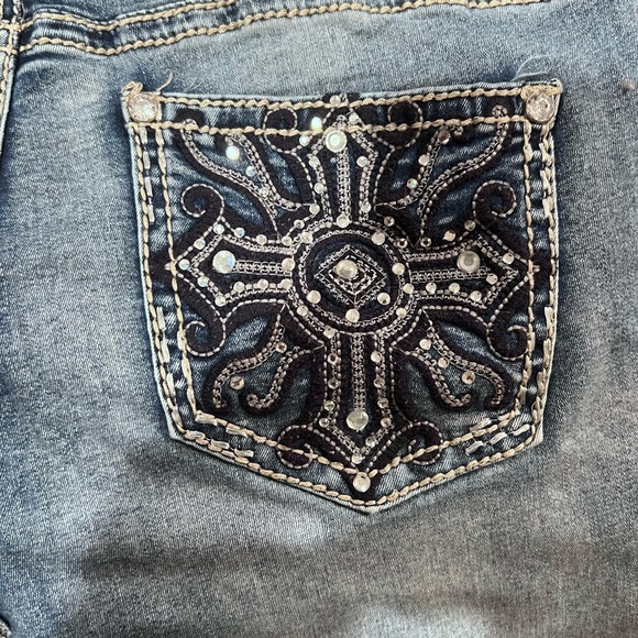 Apt 9 Bedazzled Capri. Size 16. - Picture 3 of 4